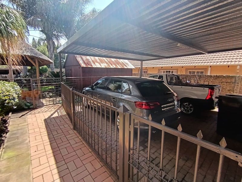 House For Sale in Pomona - Photo 7