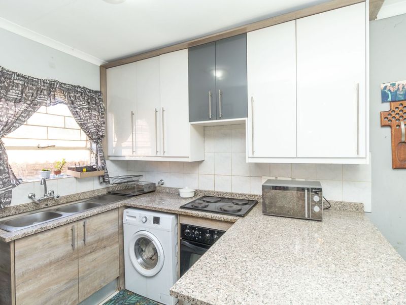 Townhouse For Sale in Honeydew Ridge - Photo 5