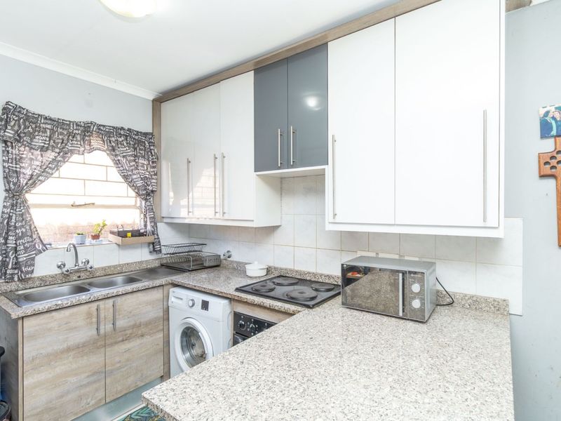 Townhouse For Sale in Honeydew Ridge - Photo 4