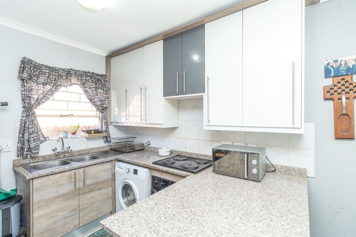 Townhouse For Sale in Honeydew Ridge - Photo 4