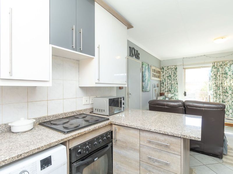 Townhouse For Sale in Honeydew Ridge - Photo 3