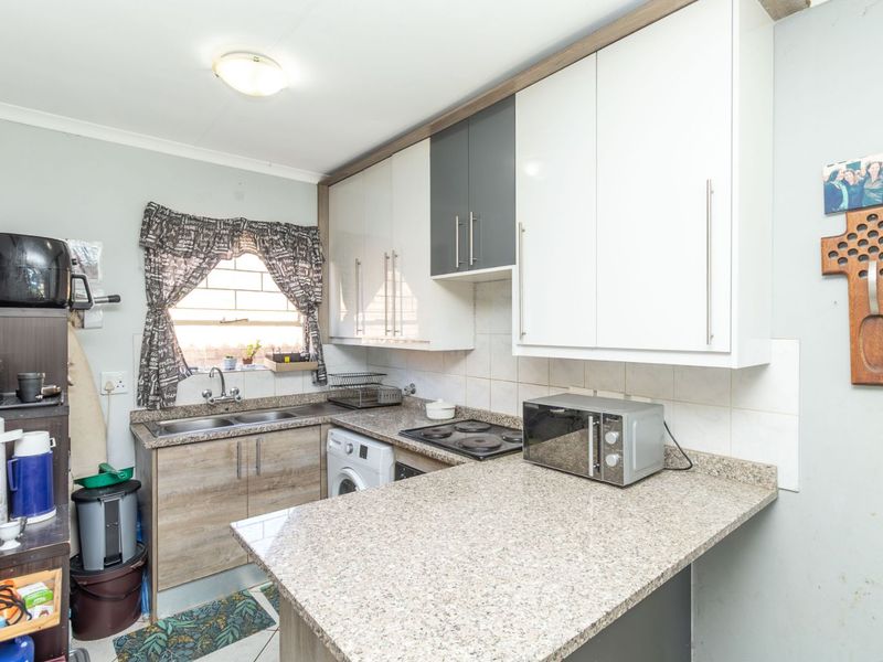 Townhouse For Sale in Honeydew Ridge - Photo 2