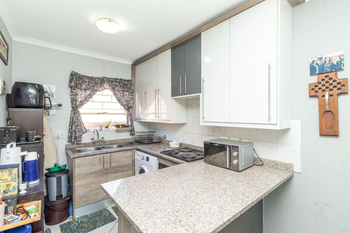 Townhouse For Sale in Honeydew Ridge - Photo 2