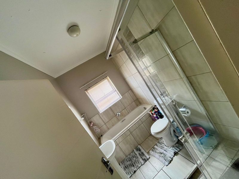 Apartment For Sale in Terra Nova - Photo 3