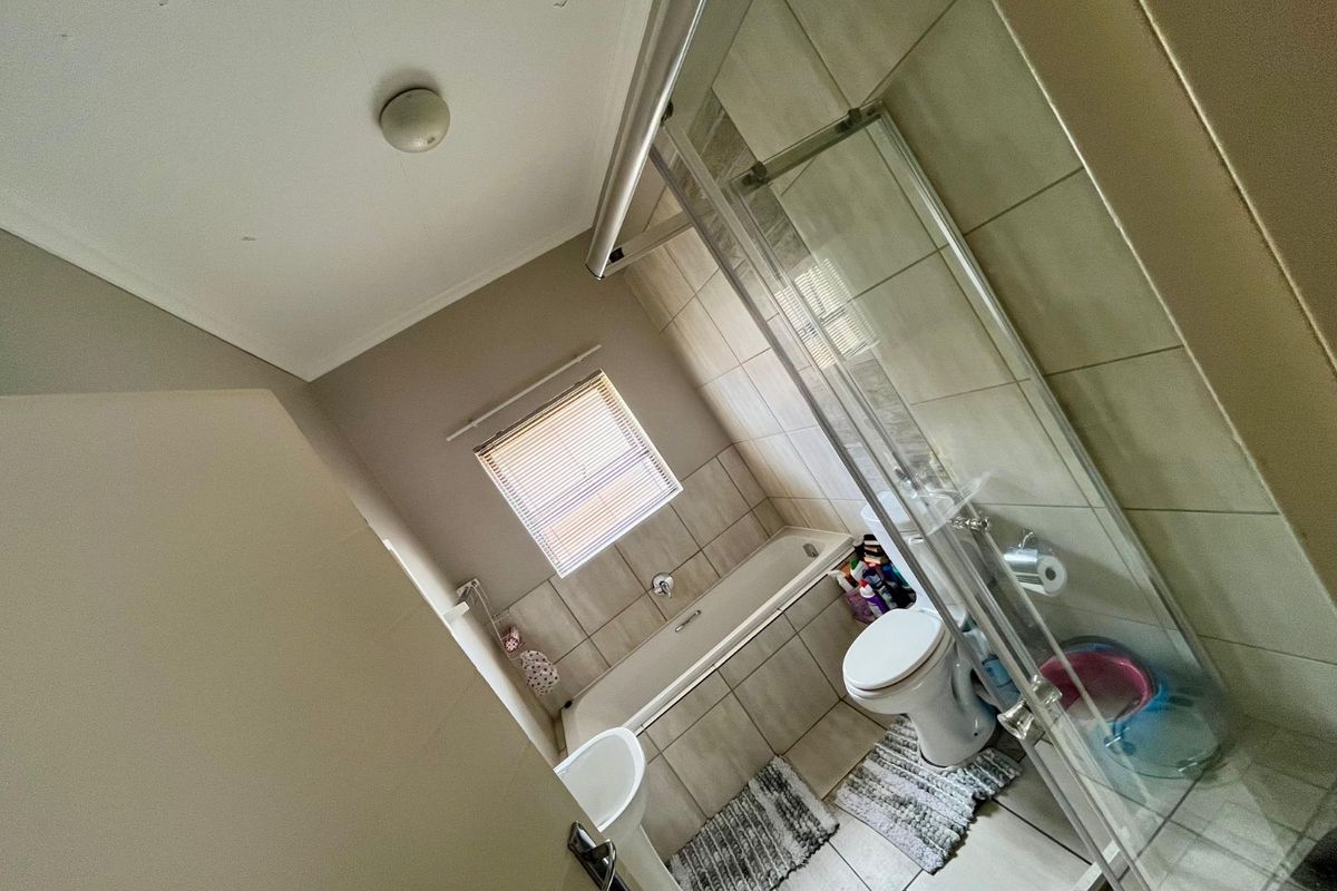 Apartment For Sale in Terra Nova - Photo 3