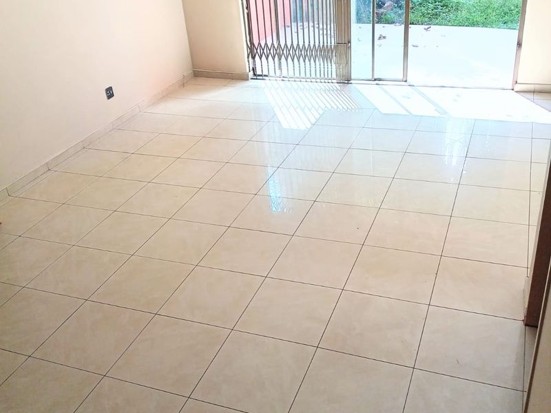 Townhouse For Sale in Windsor East - Photo 7