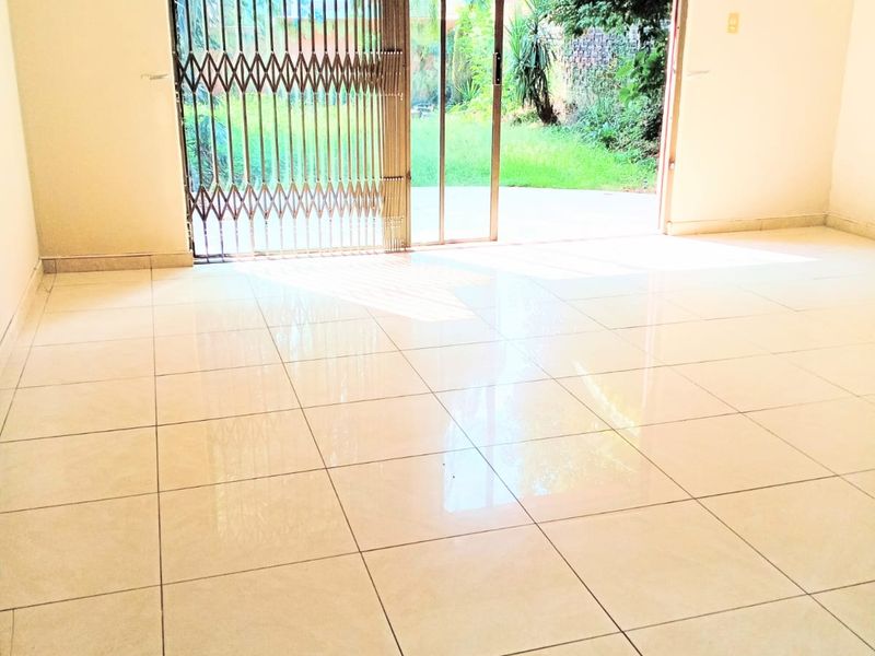 Townhouse For Sale in Windsor East - Photo 4