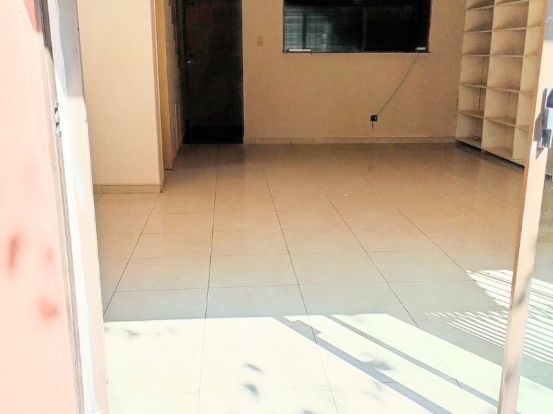 Townhouse For Sale in Windsor East - Photo 5