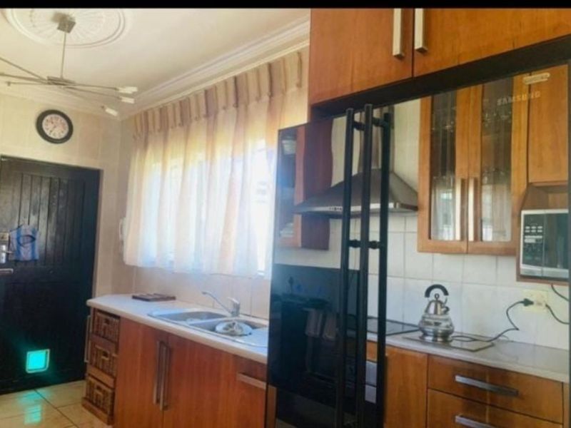 House For Sale in Cresslawn - Photo 2