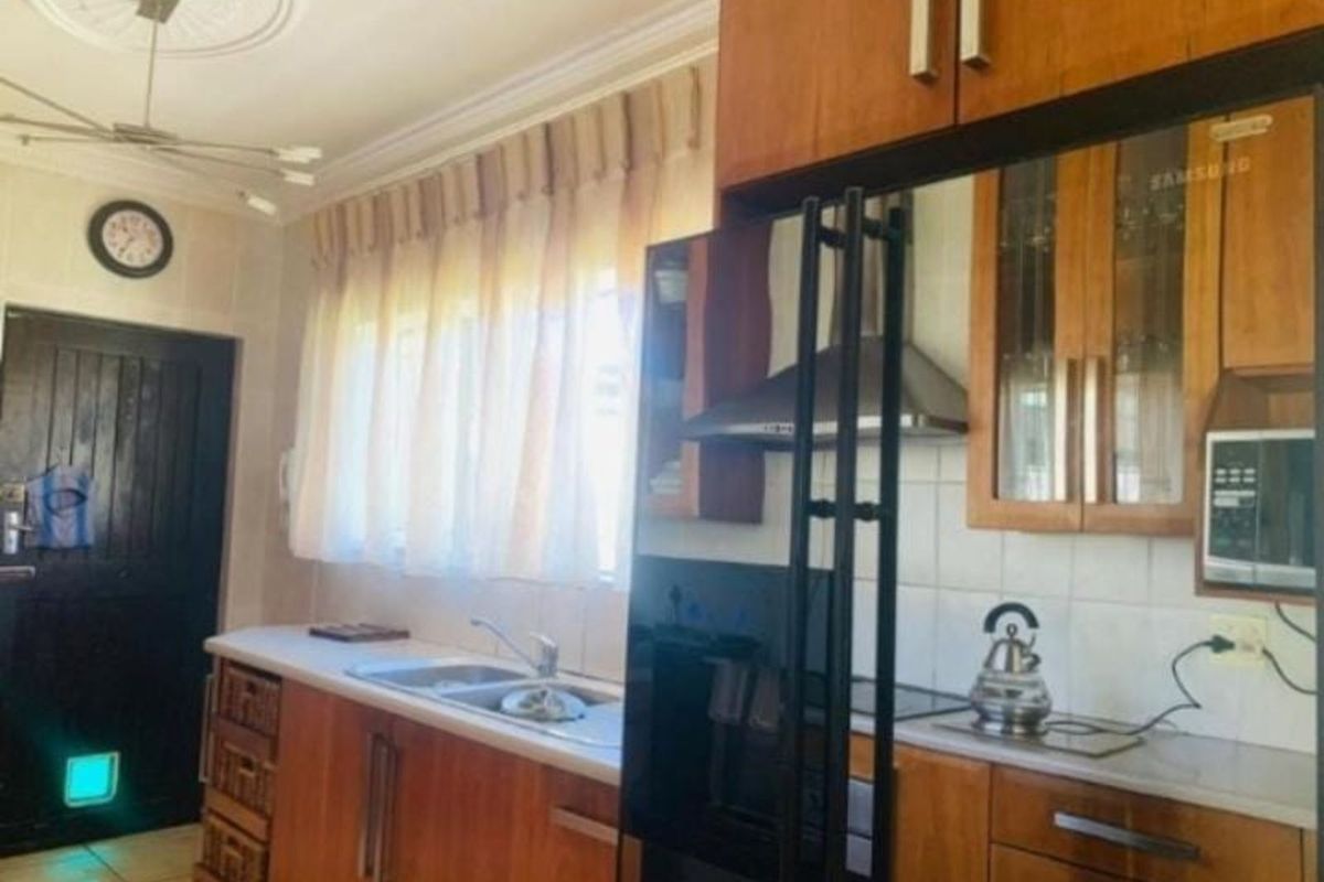 House For Sale in Cresslawn - Photo 2