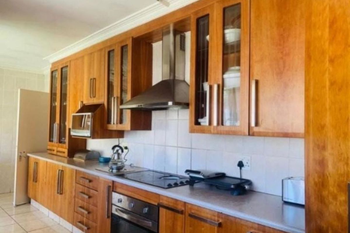 House For Sale in Cresslawn - Photo 3