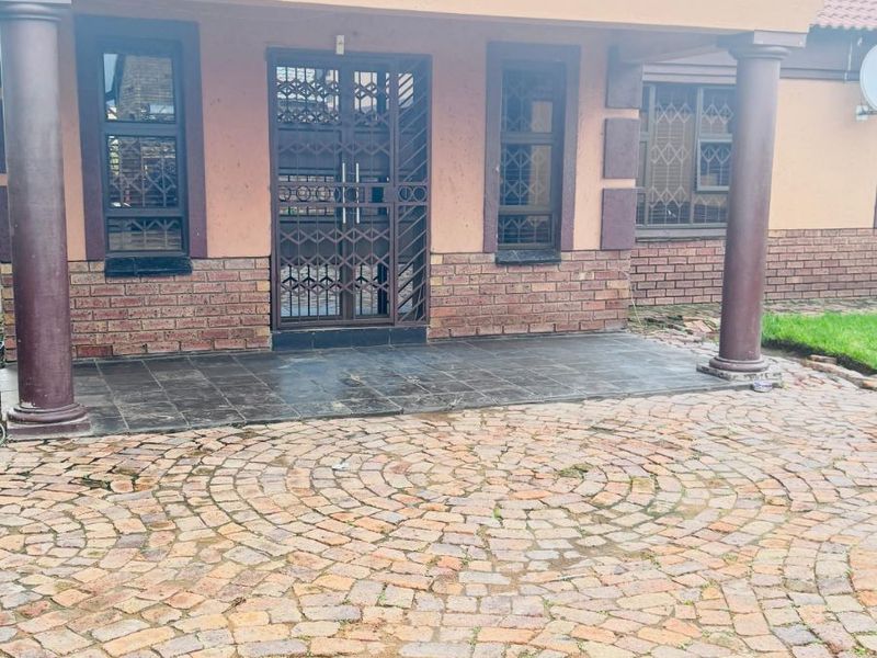 House For Sale in Reyno Ridge - Photo 7