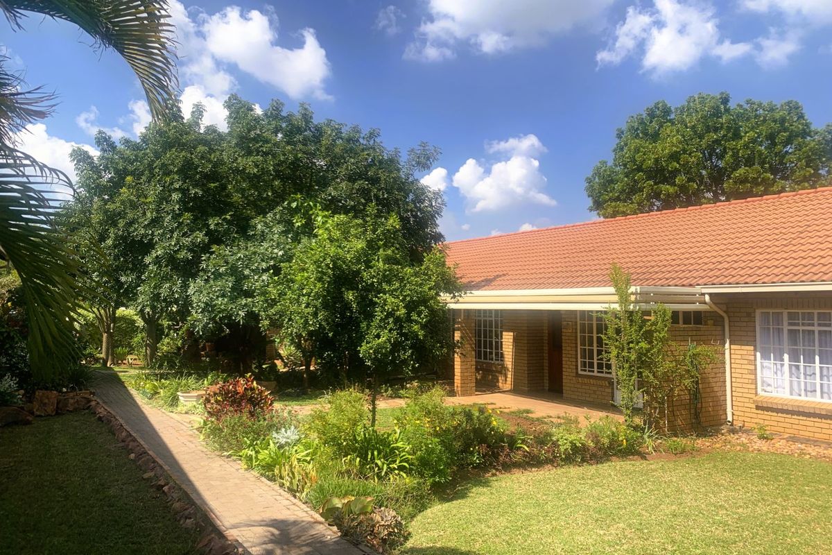 Townhouse For Sale in Bela Bela Central - Photo 2