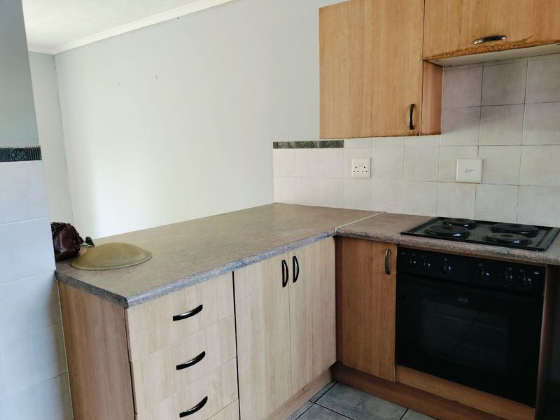 Townhouse For Sale in Castleview - Photo 9