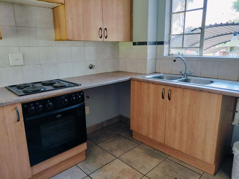 Townhouse For Sale in Castleview - Photo 7