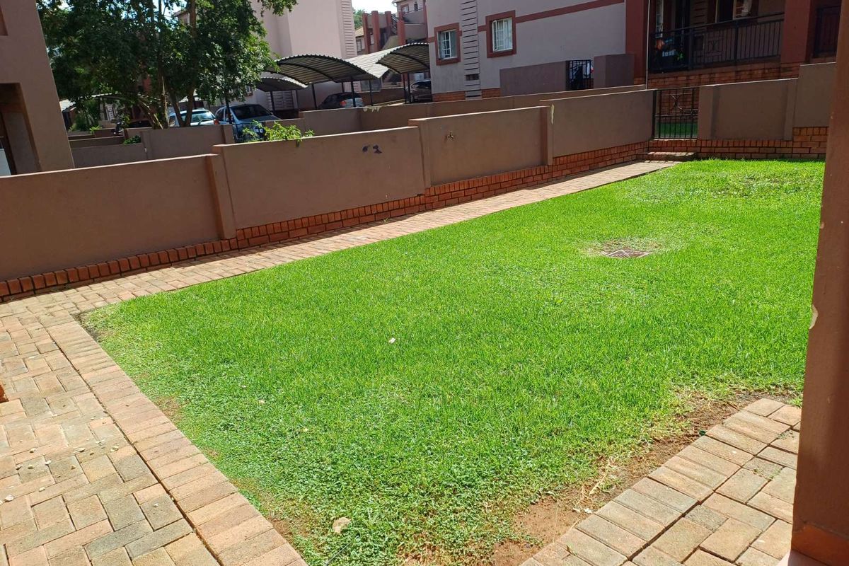 Townhouse For Sale in Castleview - Photo 5