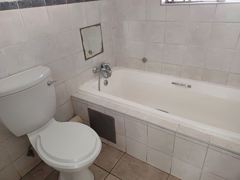 Townhouse For Sale in Castleview - Photo 10