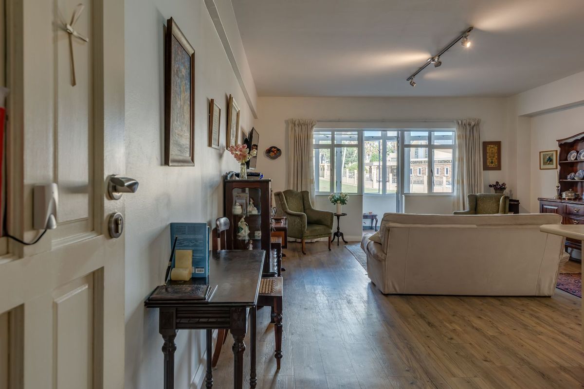 Apartment For Sale in Humewood - Photo 2