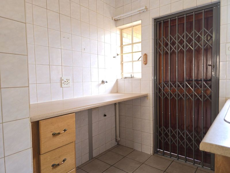 Townhouse For Sale in Zwartkop - Photo 10