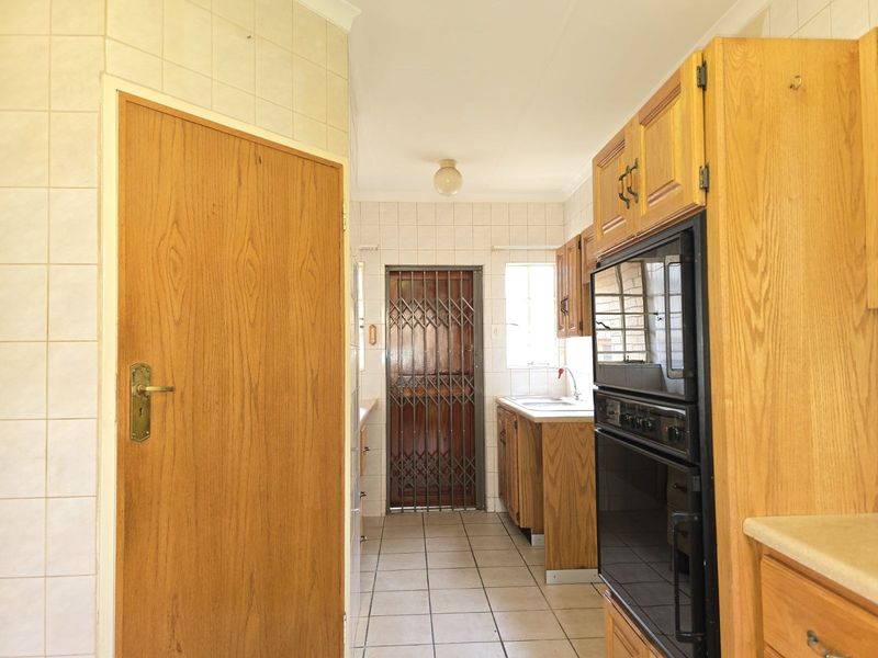 Townhouse For Sale in Zwartkop - Photo 9