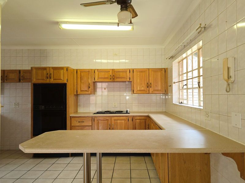 Townhouse For Sale in Zwartkop - Photo 7
