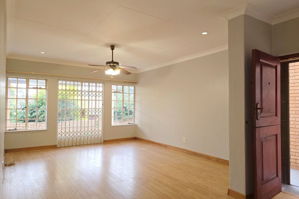 Townhouse For Sale in Zwartkop - Photo 5