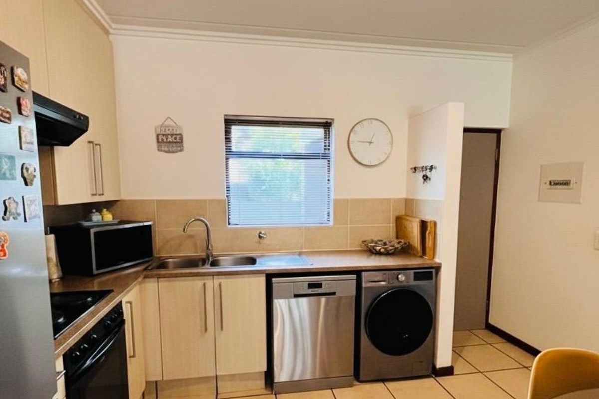 Apartment For Sale in Lonehill - Photo 5