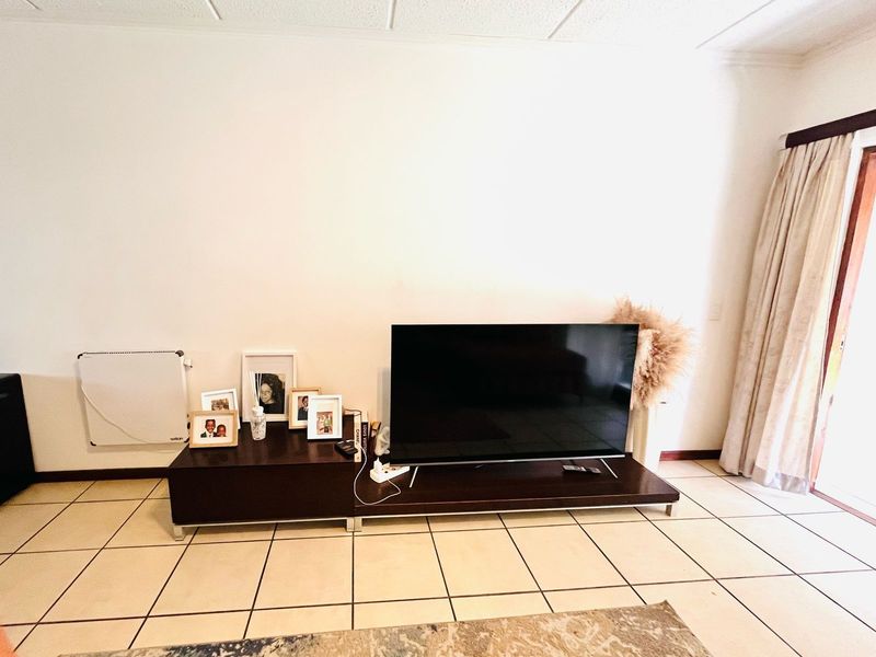 Apartment For Sale in Lonehill - Photo 3