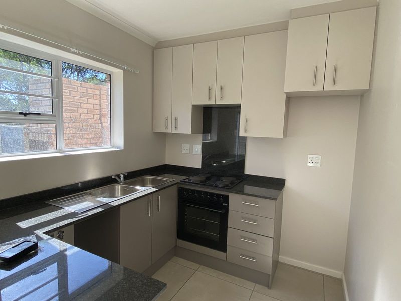 Townhouse For Sale in Lorraine - Photo 7