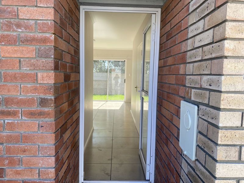 Townhouse For Sale in Lorraine - Photo 2