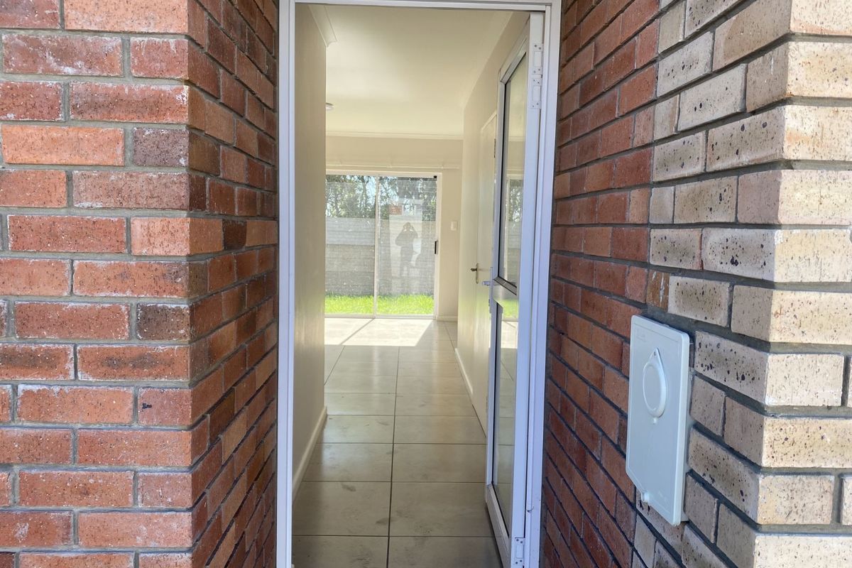 Townhouse For Sale in Lorraine - Photo 2