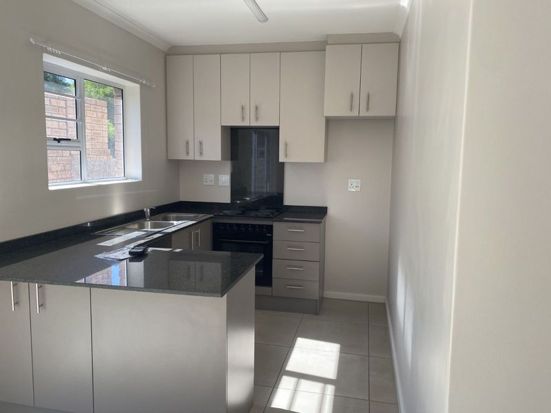 Townhouse For Sale in Lorraine - Photo 6