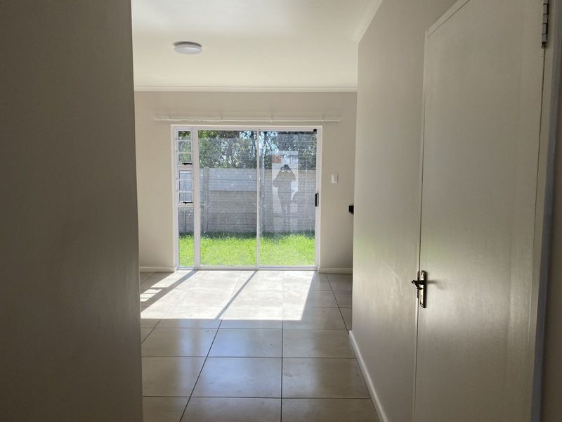 Townhouse For Sale in Lorraine - Photo 3