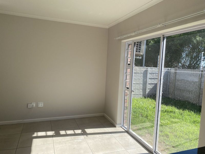 Townhouse For Sale in Lorraine - Photo 5