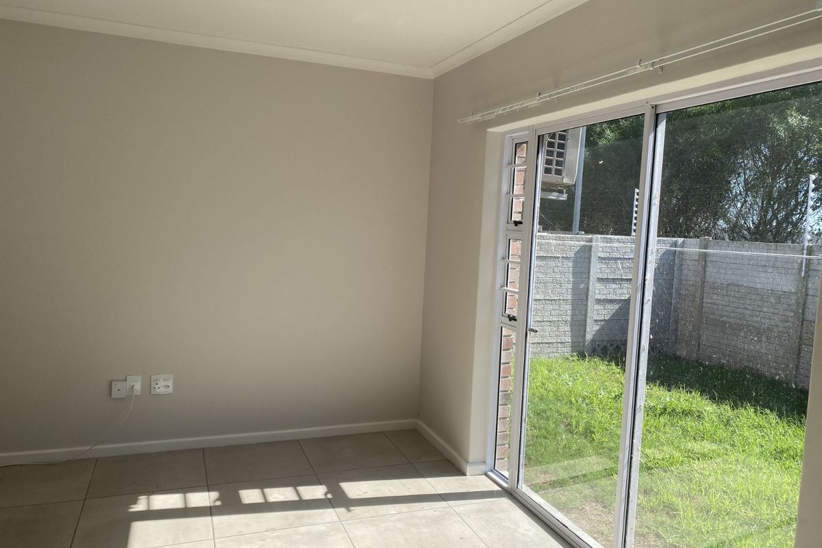 Townhouse For Sale in Lorraine - Photo 5