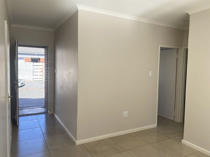 Townhouse For Sale in Lorraine - Photo 4