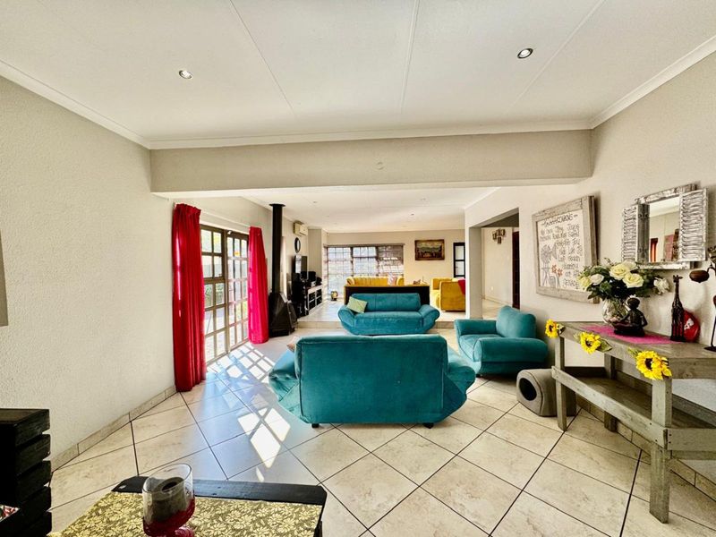 House For Sale in Secunda Central - Photo 7