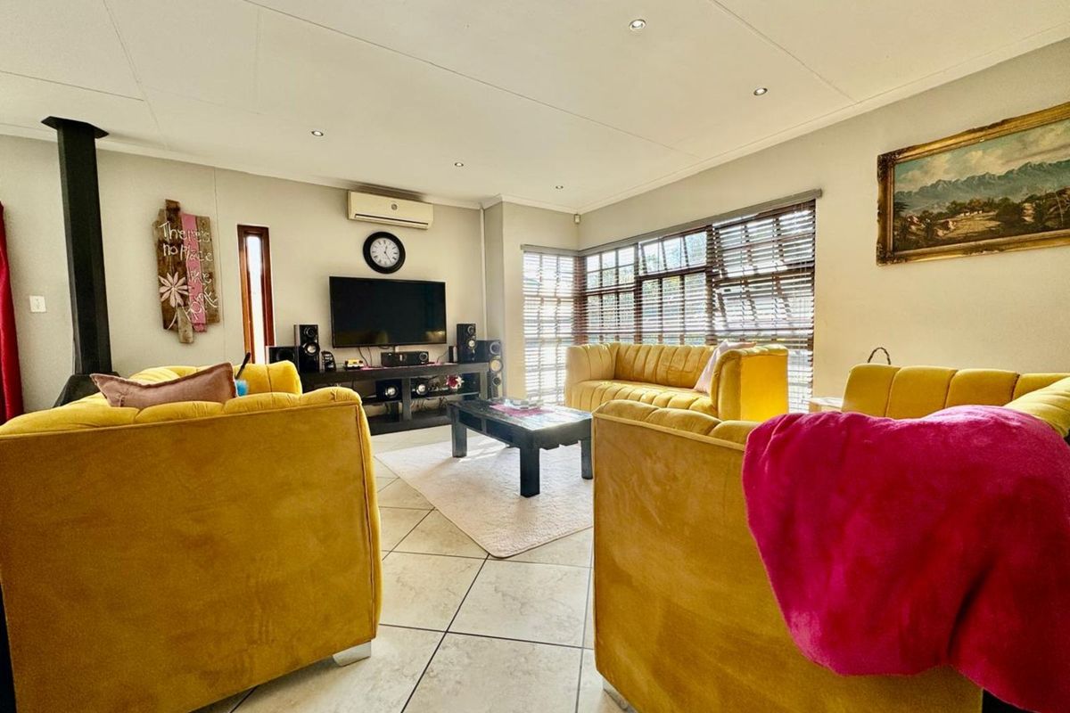 House For Sale in Secunda Central - Photo 4