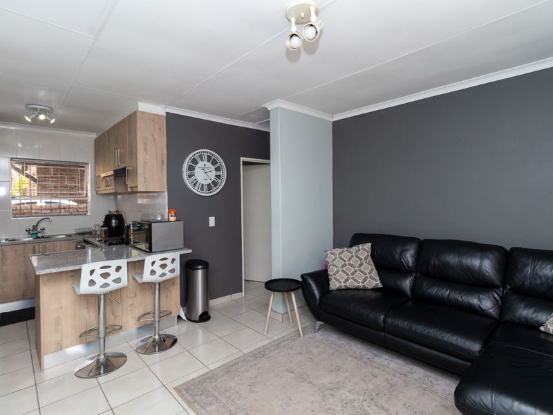 Townhouse For Sale in Honeydew Ridge - Photo 2