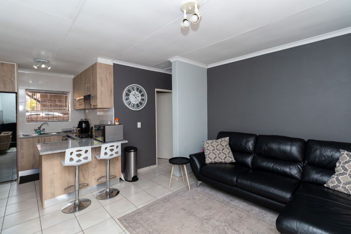 Townhouse For Sale in Honeydew Ridge - Photo 2