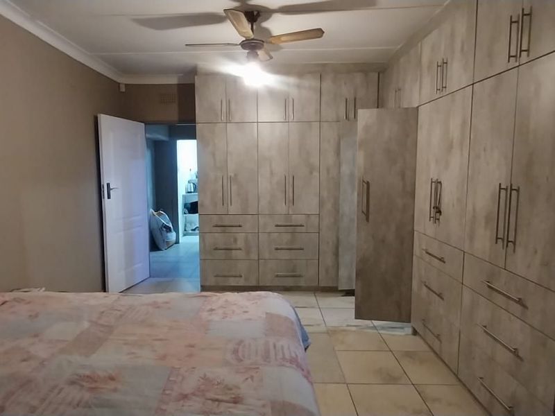 House For Sale in De Beers - Photo 10