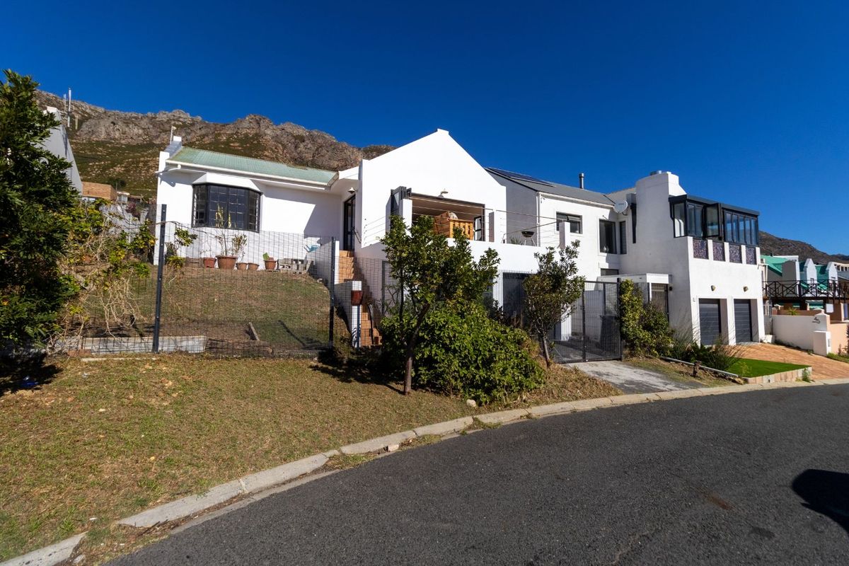 House For Sale in Mansfield - Photo 2