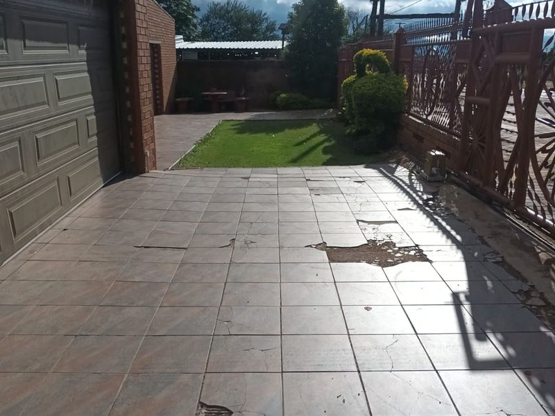 House For Sale in Mabopane Central - Photo 4