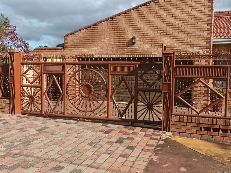 House For Sale in Mabopane Central - Photo 3