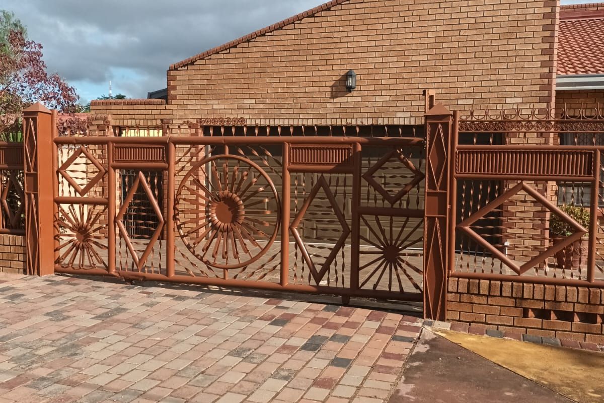 House For Sale in Mabopane Central - Photo 3