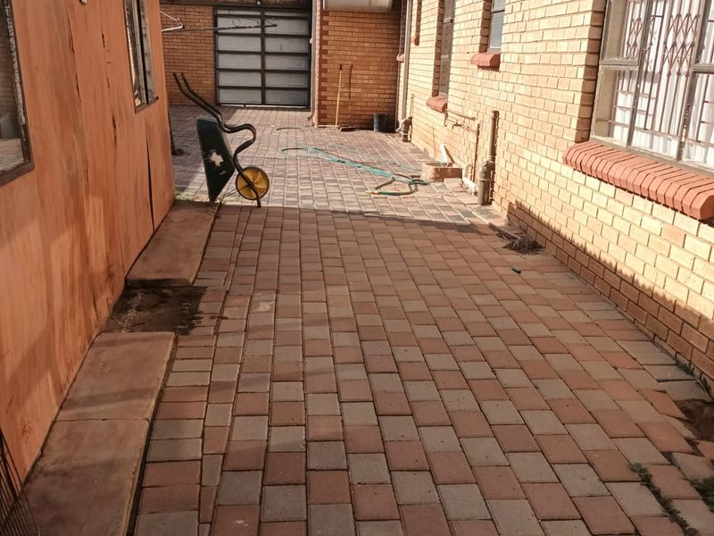 House For Sale in Mabopane Central - Photo 5