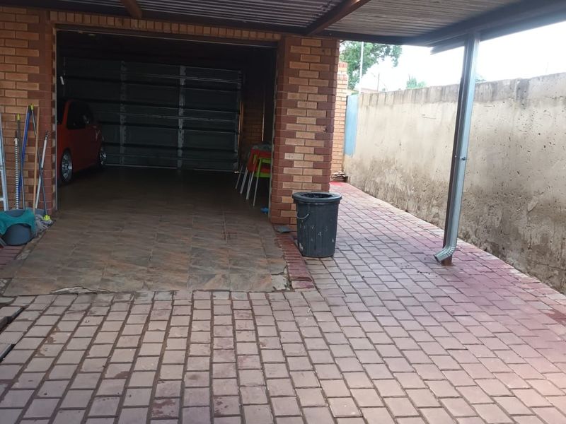 House For Sale in Mabopane Central - Photo 10