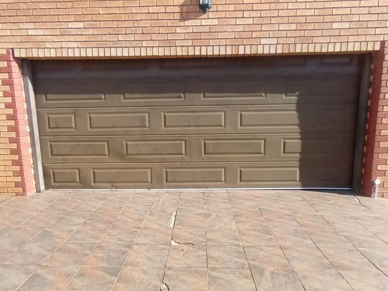 House For Sale in Mabopane Central - Photo 2