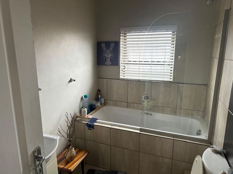 Townhouse For Sale in Terra Nova - Photo 5