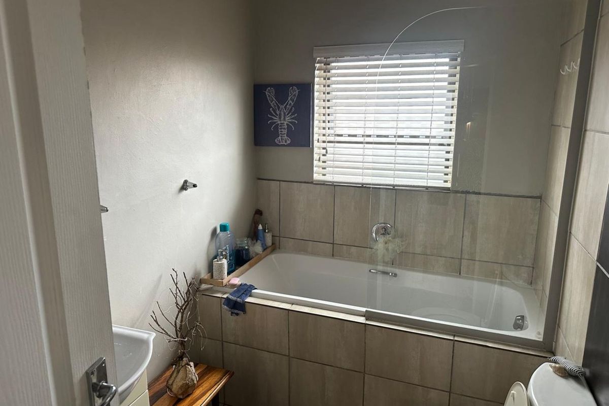 Townhouse For Sale in Terra Nova - Photo 5